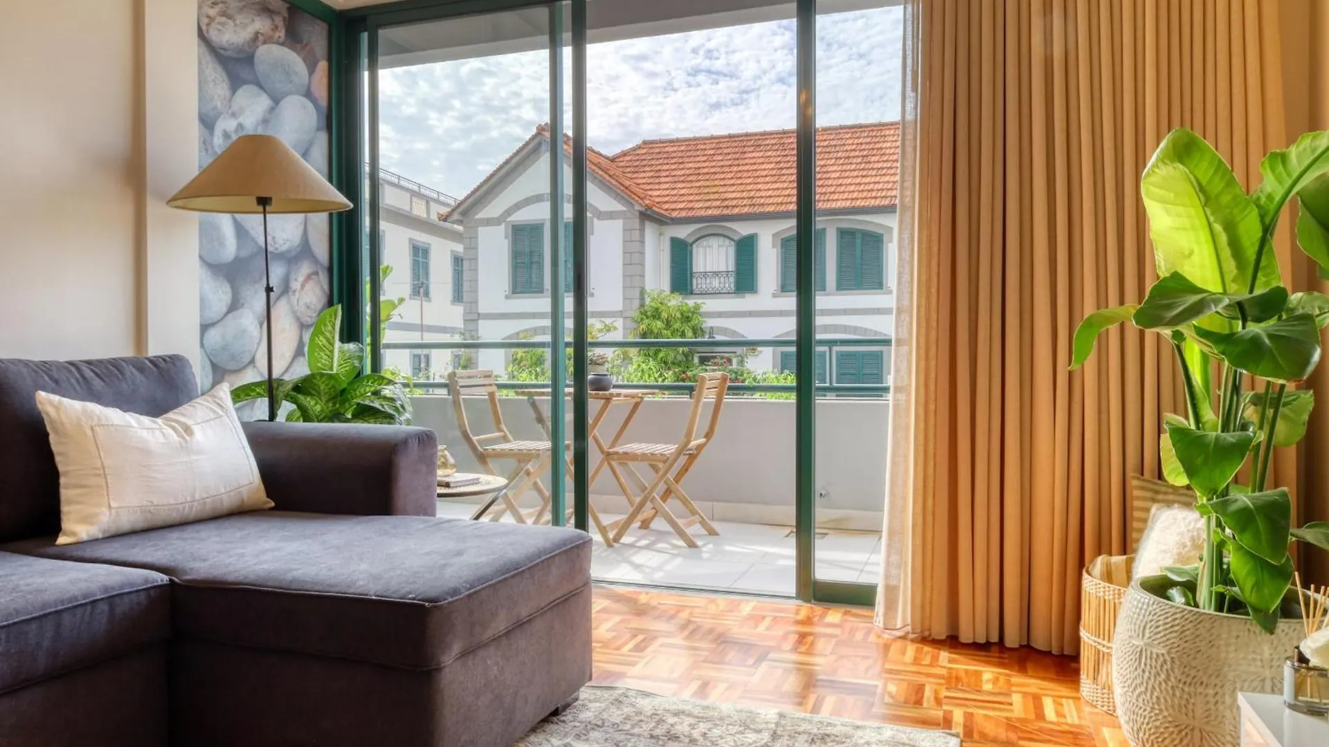 Apartamento Refugio No Funchal, A Home In Madeira
